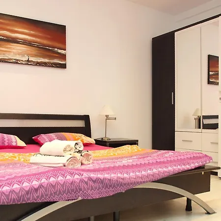 Academy Deluxe Apartmán Bukurešť
