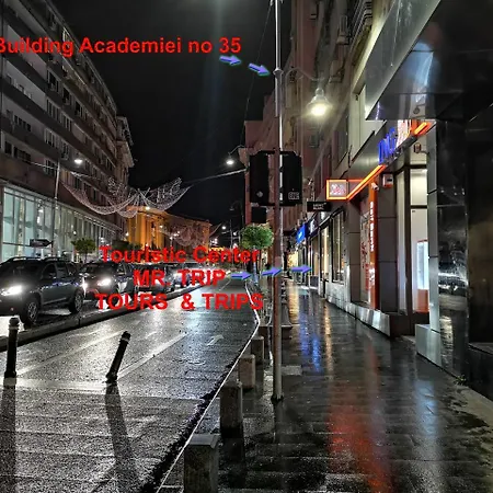 Academy Deluxe Apartment *